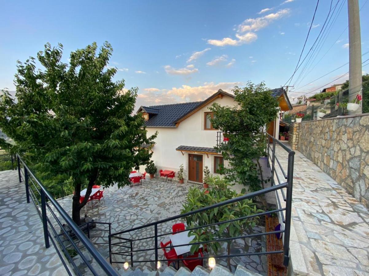 Bixhaku Guesthouse Гирокастра Экстерьер фото