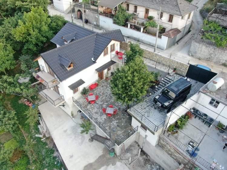 Bixhaku Guesthouse Гирокастра Экстерьер фото