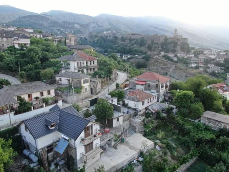 Bixhaku Guesthouse Гирокастра Экстерьер фото