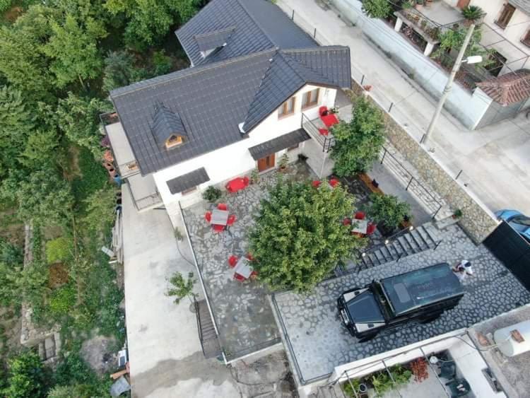 Bixhaku Guesthouse Гирокастра Экстерьер фото