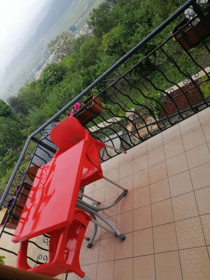 Bixhaku Guesthouse Гирокастра Экстерьер фото