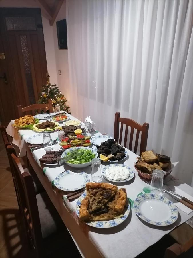 Bixhaku Guesthouse Гирокастра Экстерьер фото