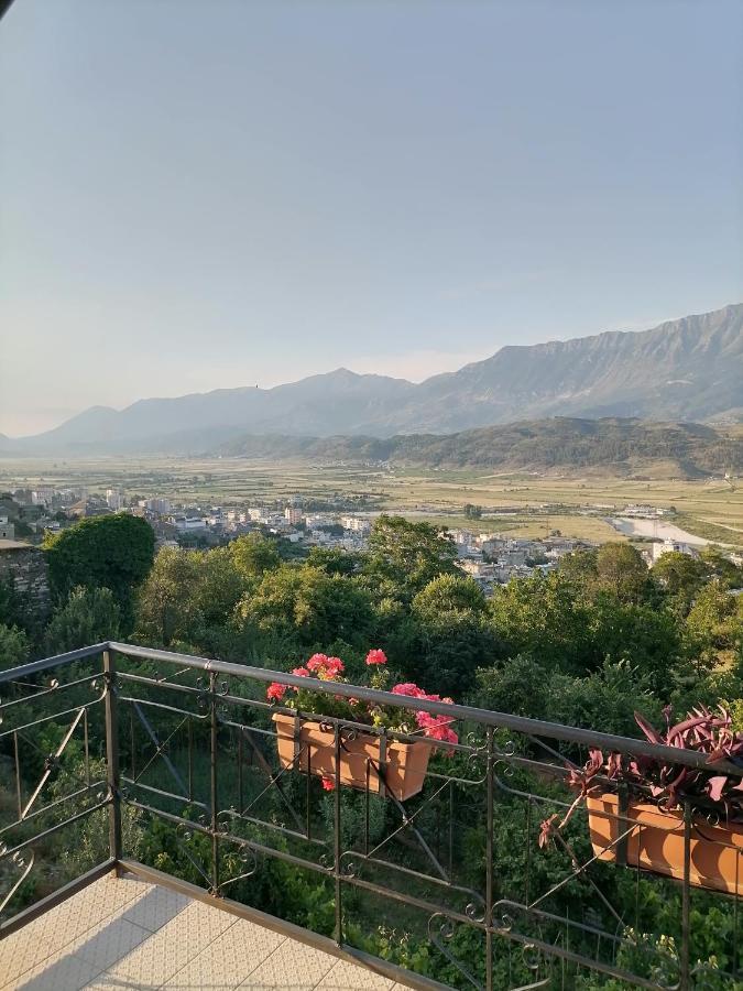 Bixhaku Guesthouse Гирокастра Экстерьер фото