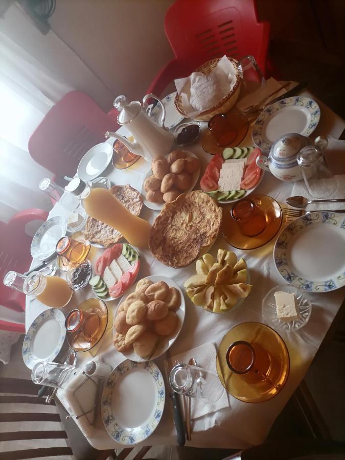 Bixhaku Guesthouse Гирокастра Экстерьер фото