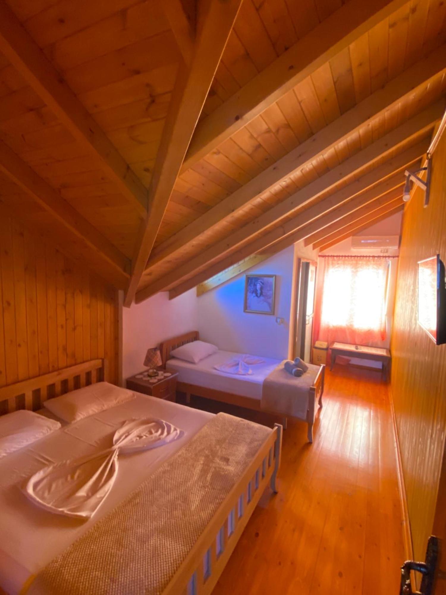 Bixhaku Guesthouse Гирокастра Экстерьер фото