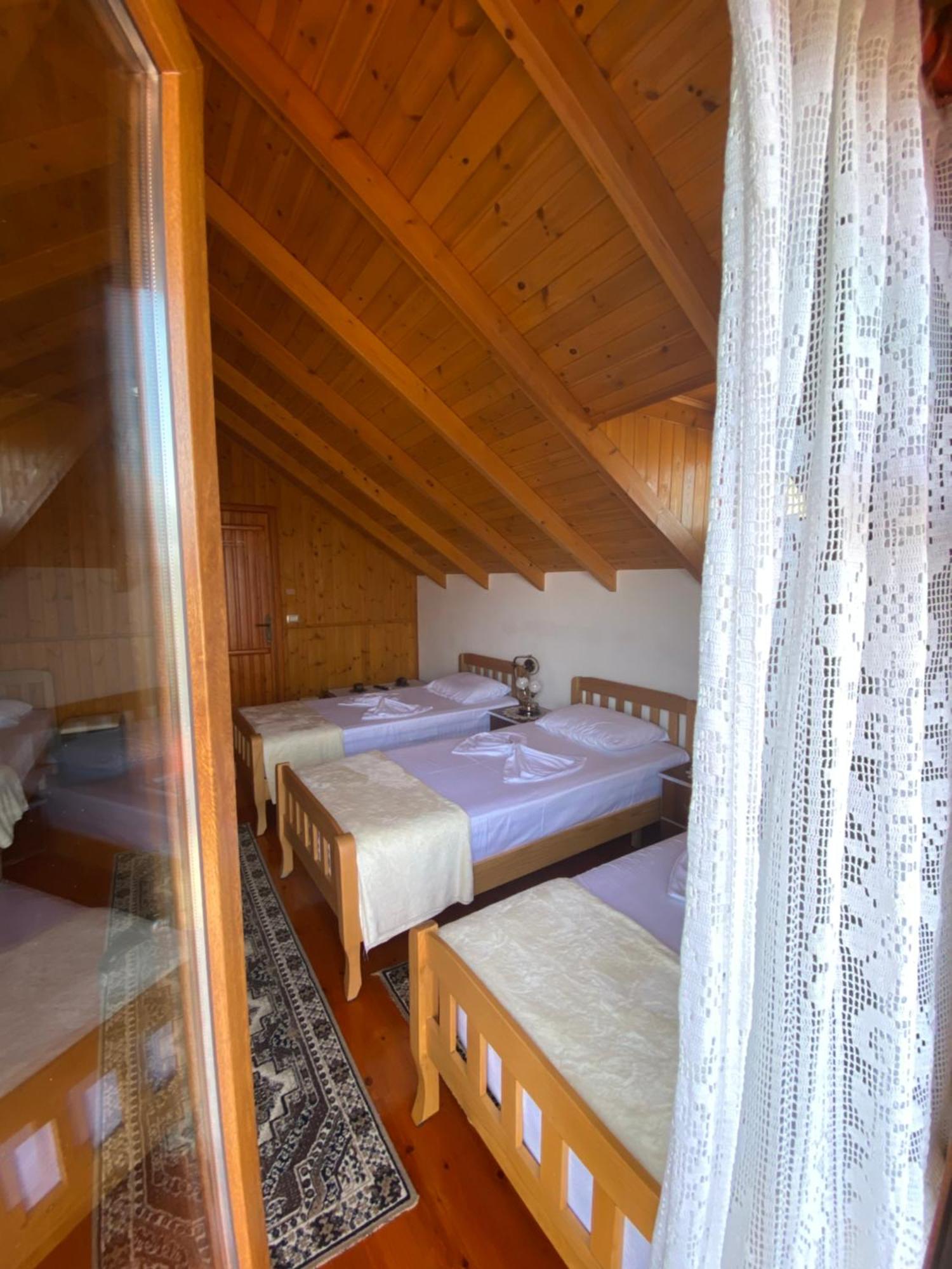 Bixhaku Guesthouse Гирокастра Экстерьер фото