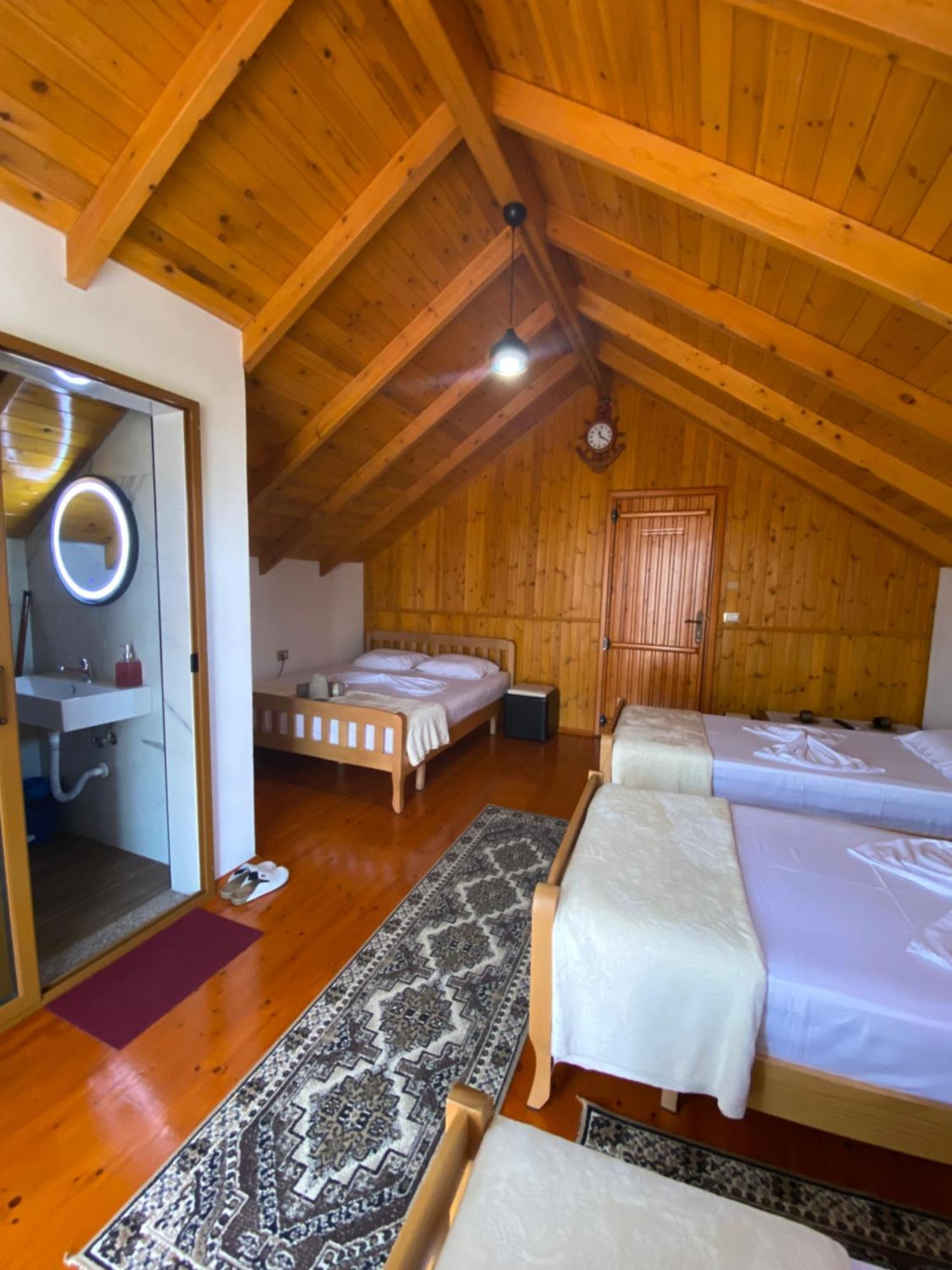 Bixhaku Guesthouse Гирокастра Экстерьер фото