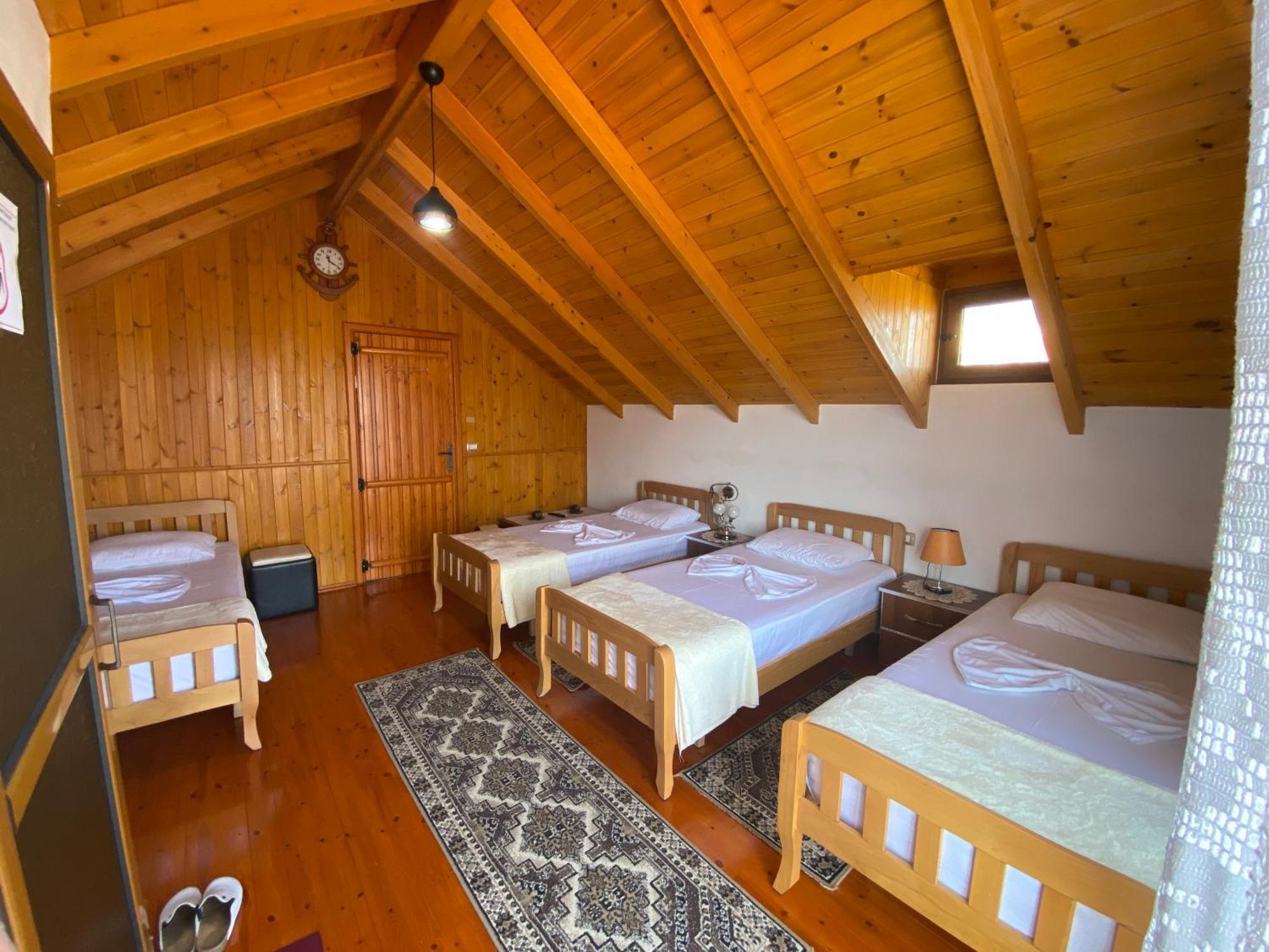 Bixhaku Guesthouse Гирокастра Экстерьер фото