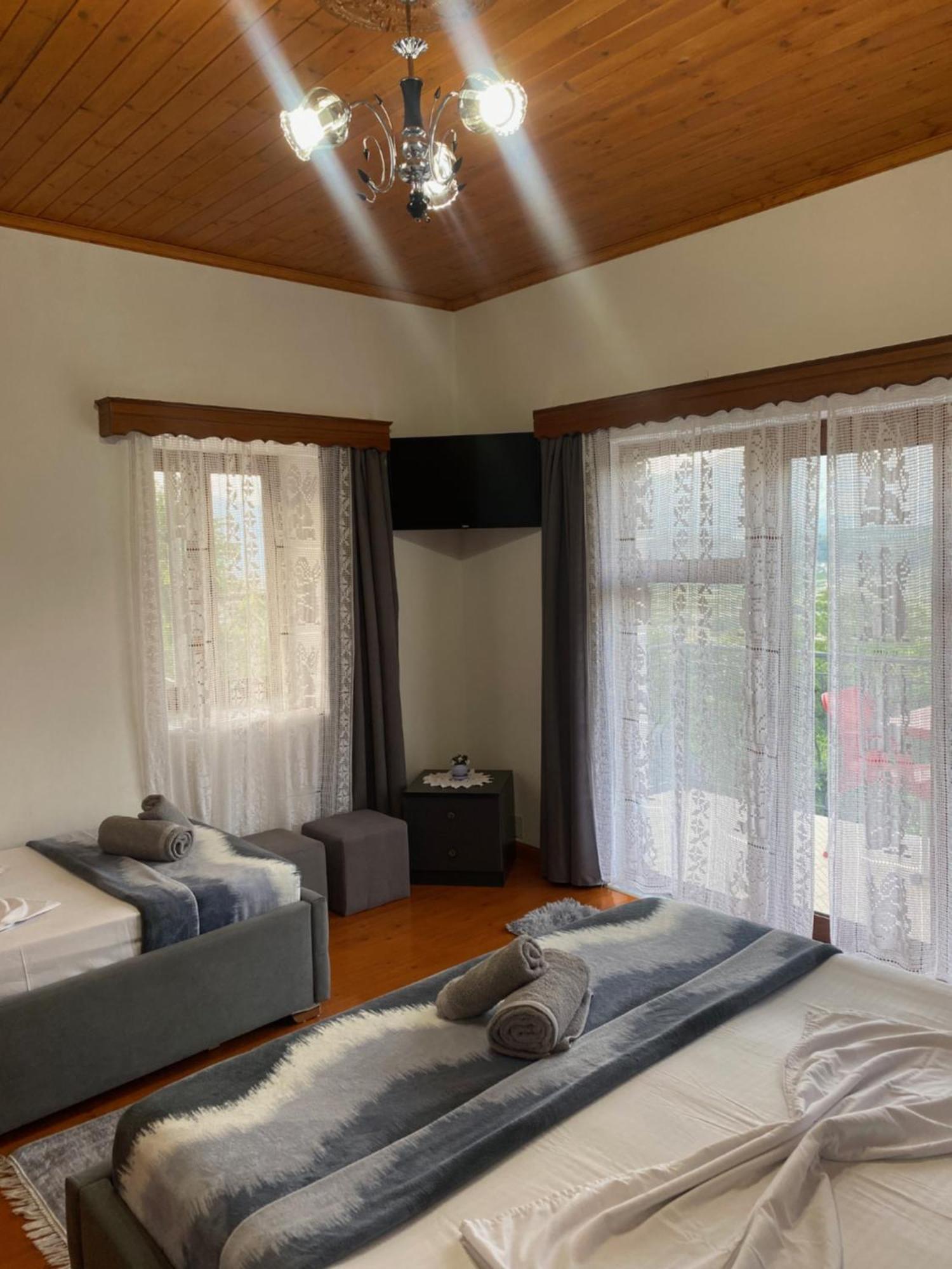 Bixhaku Guesthouse Гирокастра Экстерьер фото