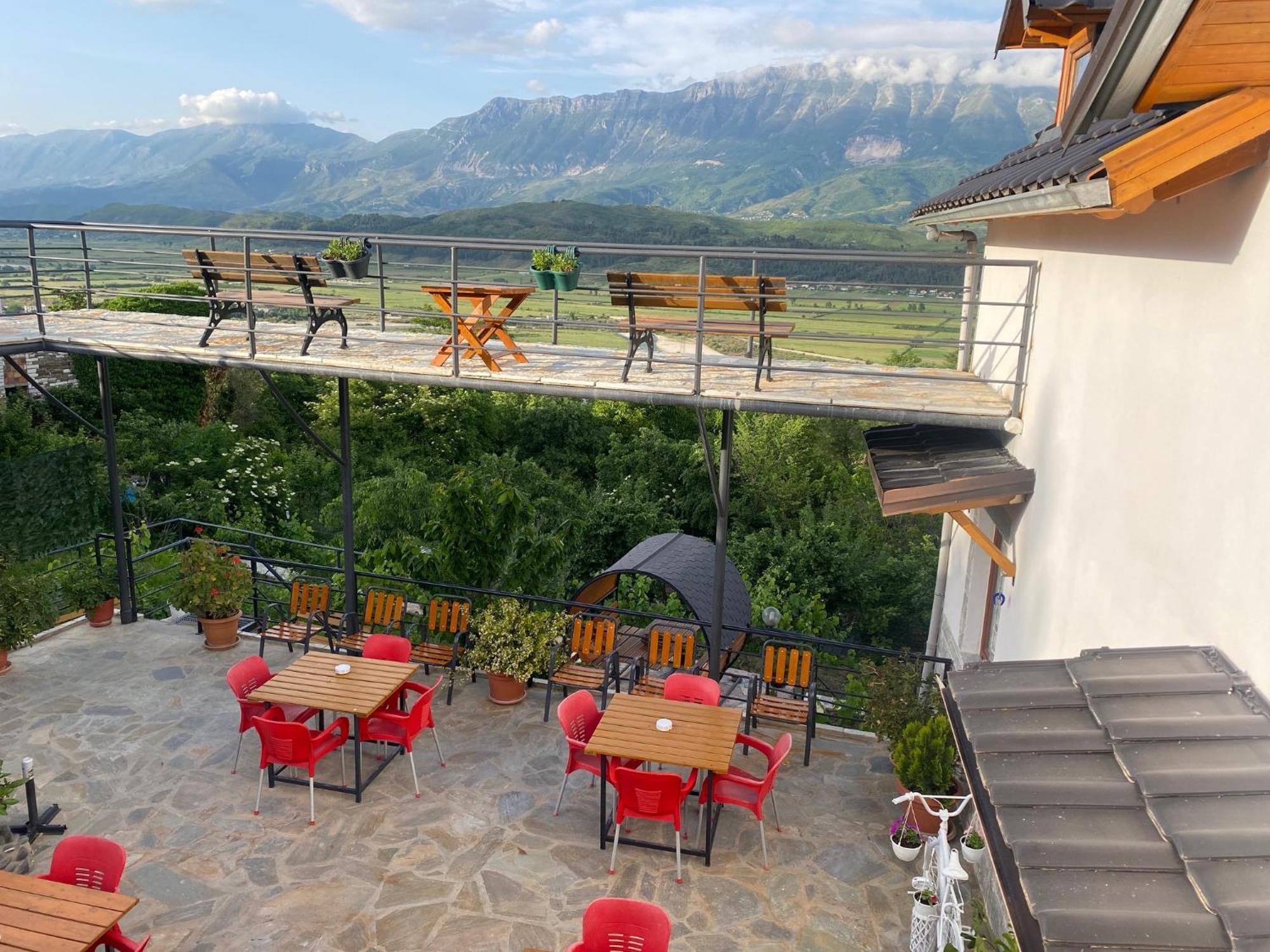 Bixhaku Guesthouse Гирокастра Экстерьер фото