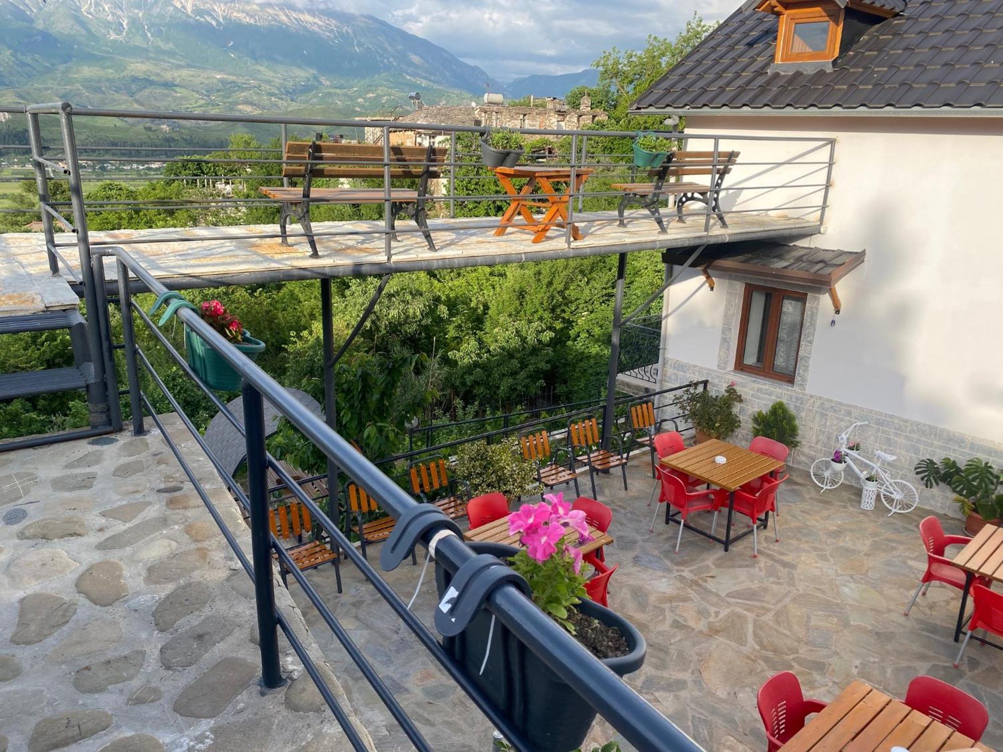 Bixhaku Guesthouse Гирокастра Экстерьер фото