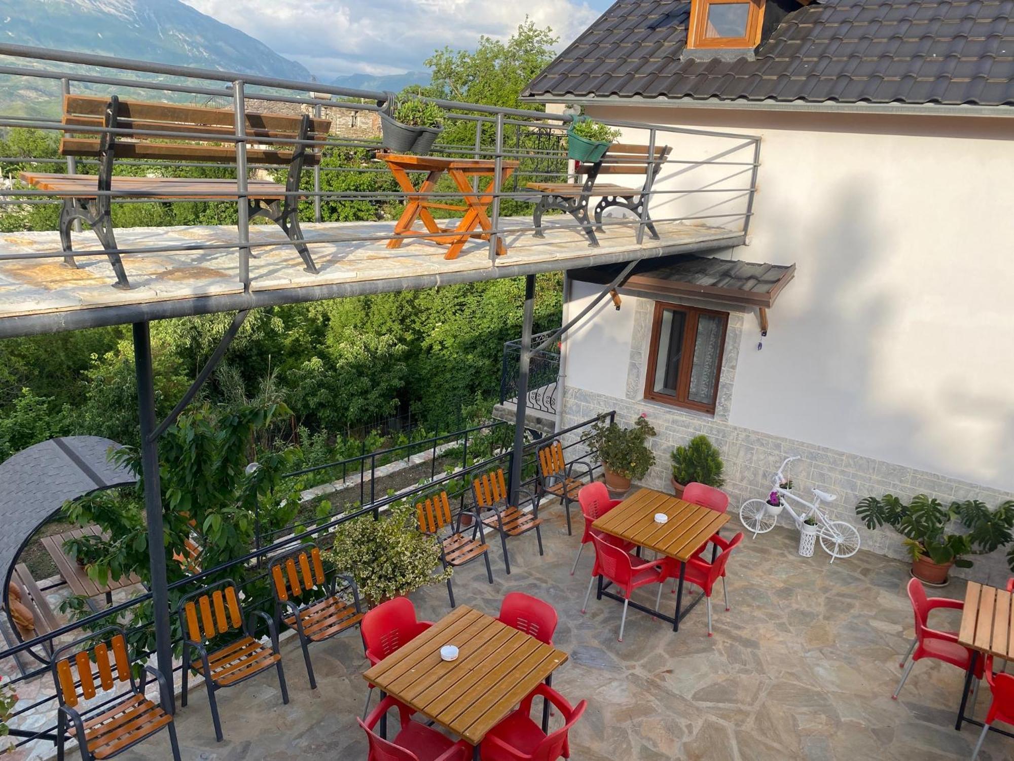 Bixhaku Guesthouse Гирокастра Экстерьер фото